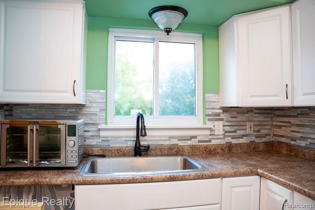 4505 Old Carriage Road, Flint, MI 48507 — Photo 19