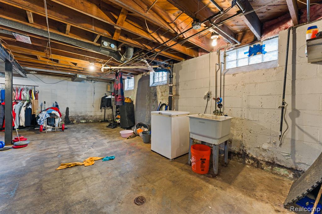 9230 Hartwell Street, Detroit, MI 48228 — Photo 28