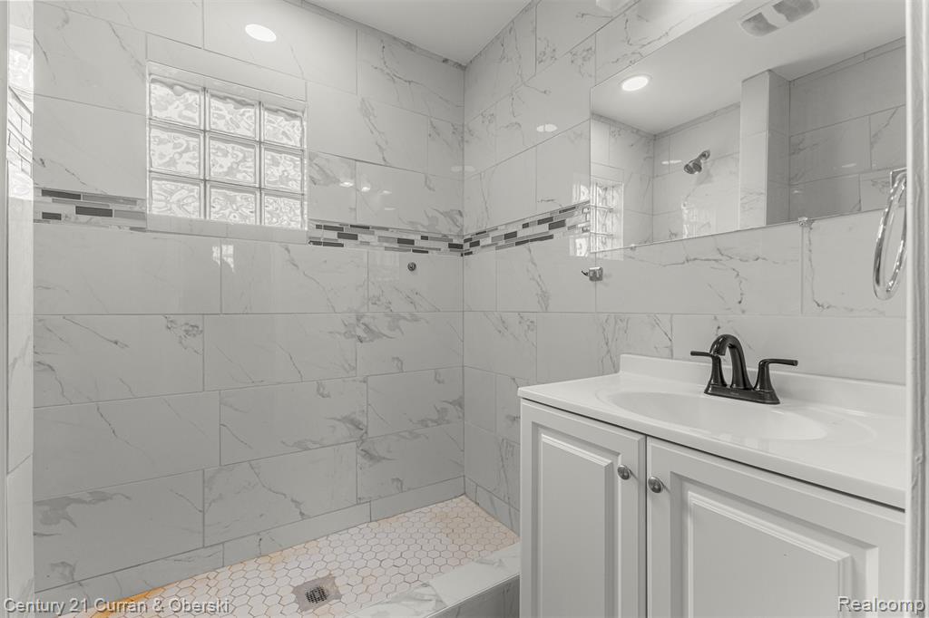 9 Walnut Street, Wyandotte, MI 48192 — Photo 23