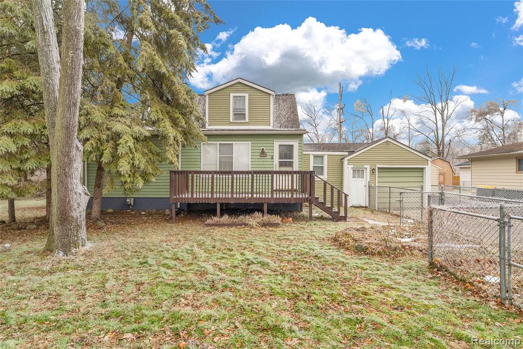 6522 Saline Drive, Waterford, MI 48329 — front exterior