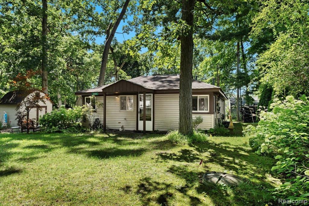 220 ELLSWORTH LAKE Drive, Gregory, MI 48137 — Photo 7