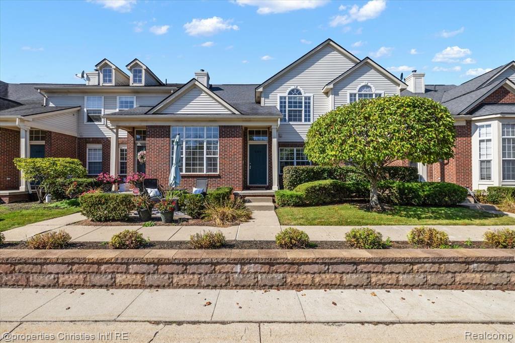 8204 Alexa Drive, Commerce Twp, MI 48390 — Photo 2