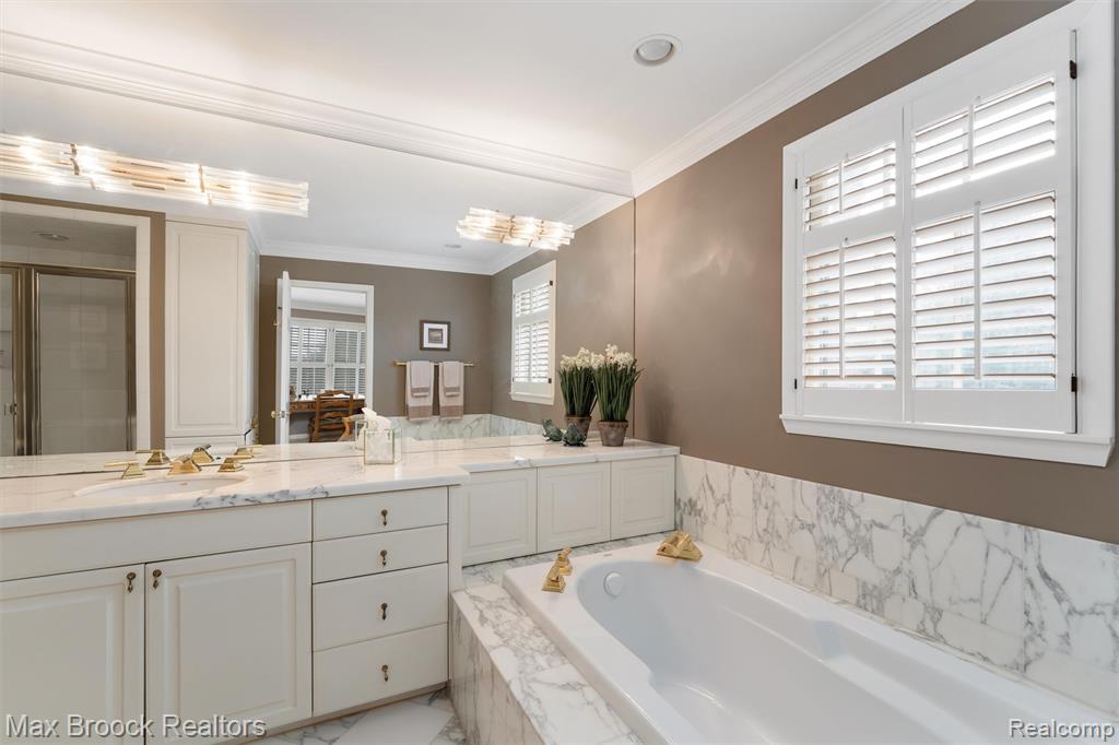 919 W Glengarry Circle, Bloomfield Hills, MI 48301 — Photo 29