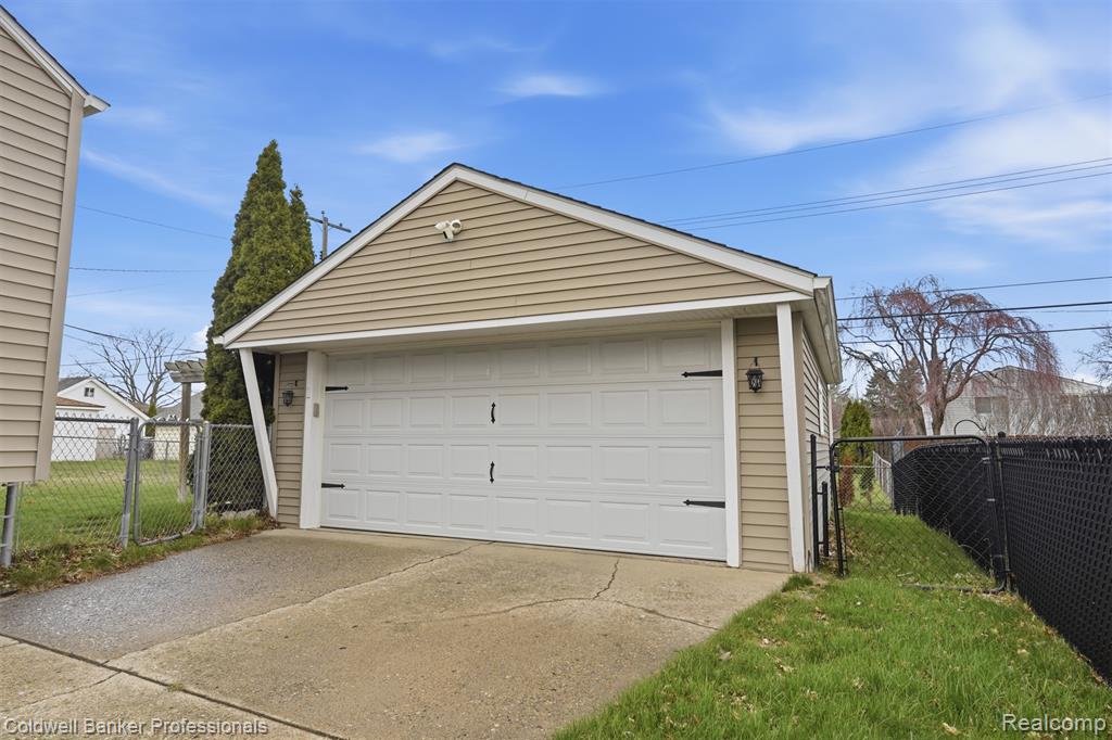 927 Montrose Avenue, Royal Oak, MI 48073 — Photo 29