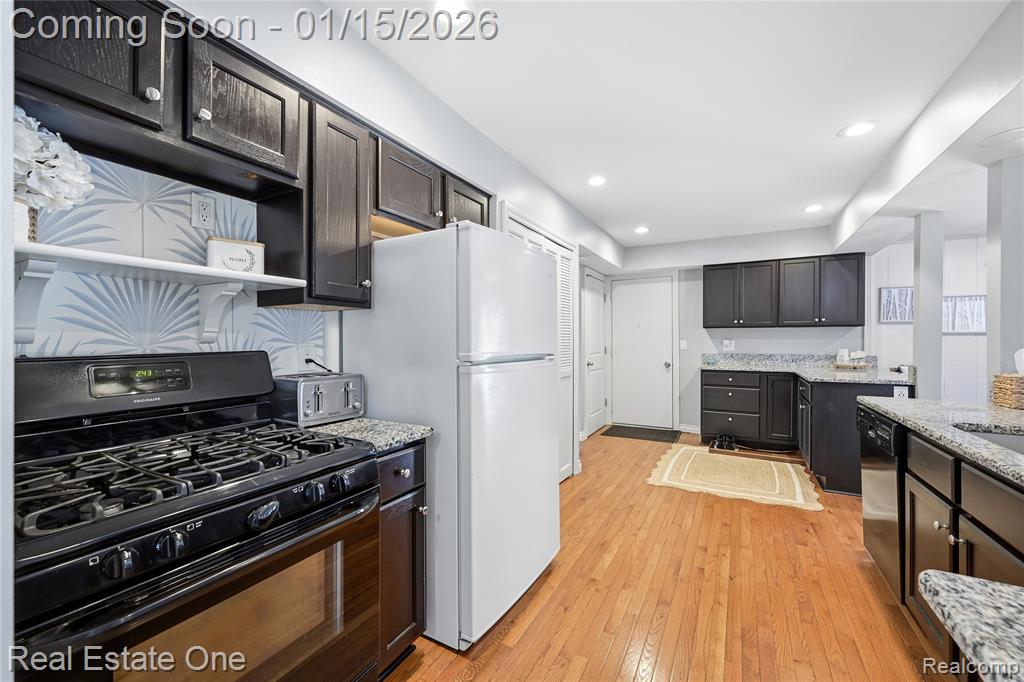 8680 Harbortowne Drive, Clarkston, MI 48348 — Photo 25