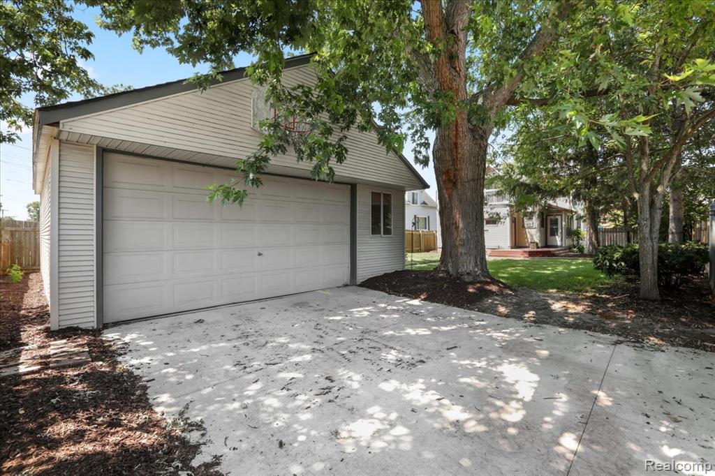 1105 Oak Street, Wyandotte, MI 48192 — Photo 27