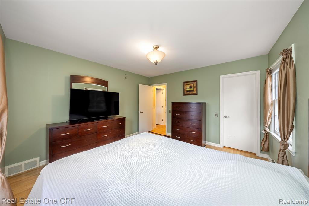 6 ELMSLEIGH Lane, Grosse Pointe, MI 48230 — Photo 29