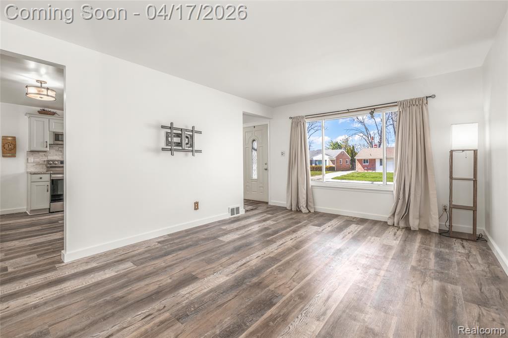 8138 Hillcrest Boulevard, Westland, MI — Photo 3