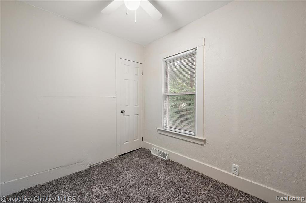 80 Michigan Avenue, Pontiac, MI 48342 — Photo 23
