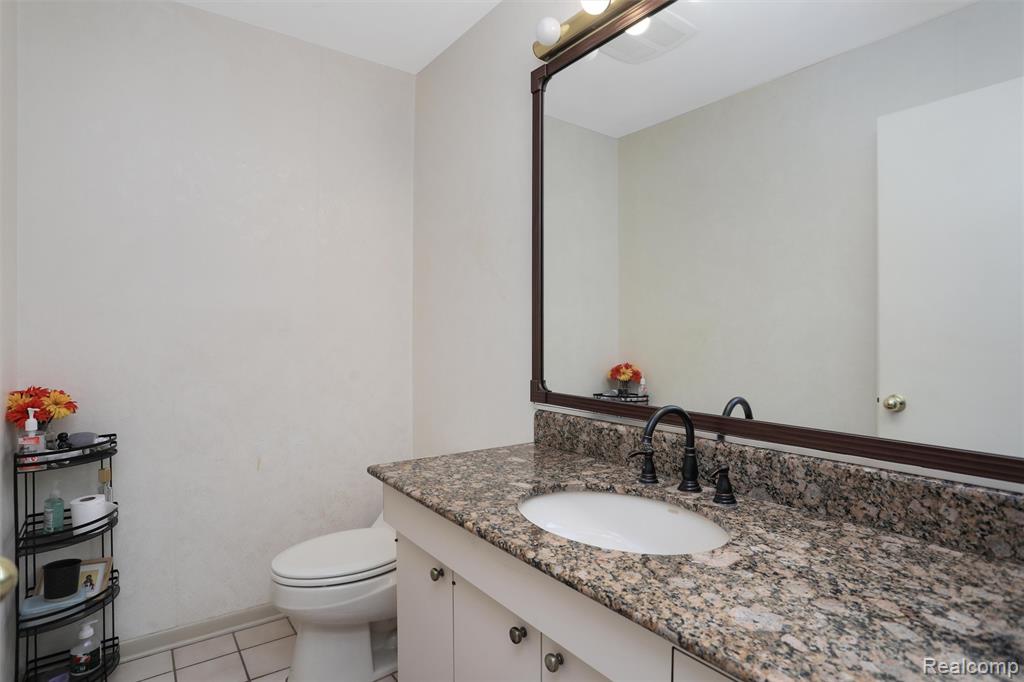 7273 Creeks Bend Court, West Bloomfield, MI — Photo 19
