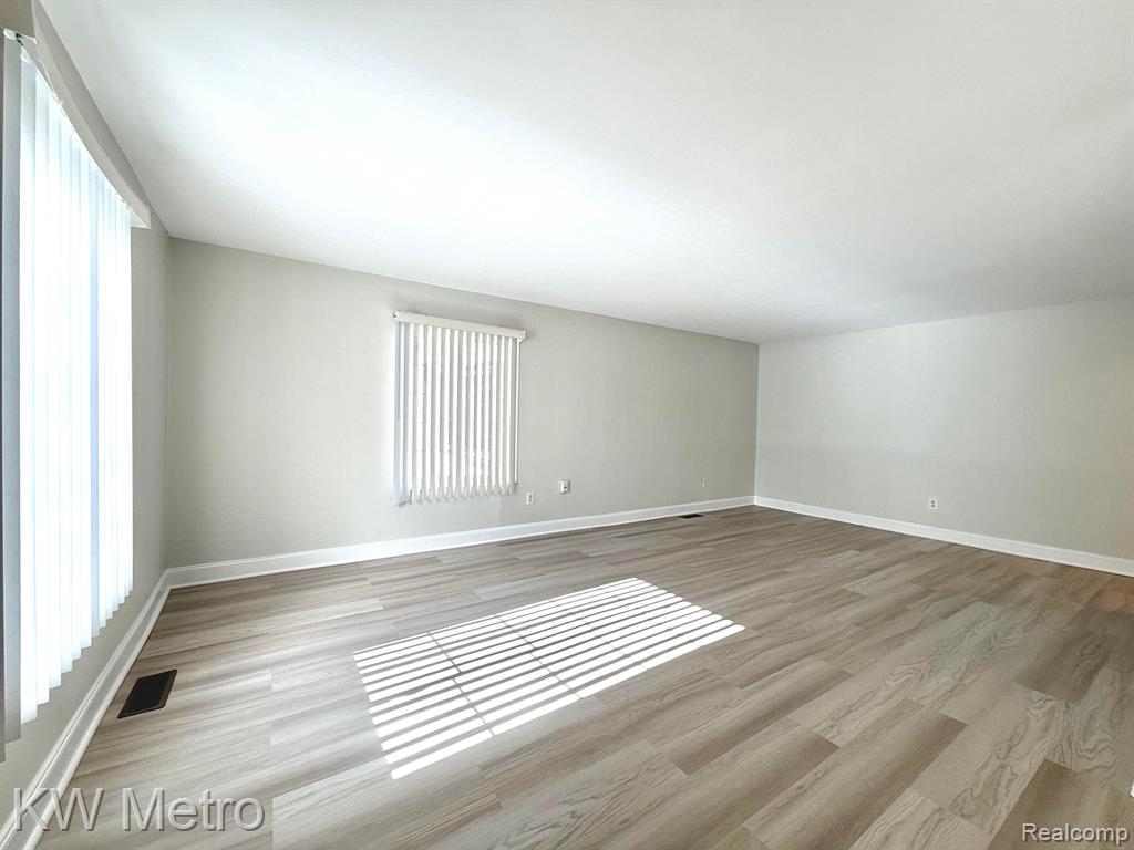 666 E FOX HILLS Drive, Bloomfield Hills, MI 48304 — Photo 14