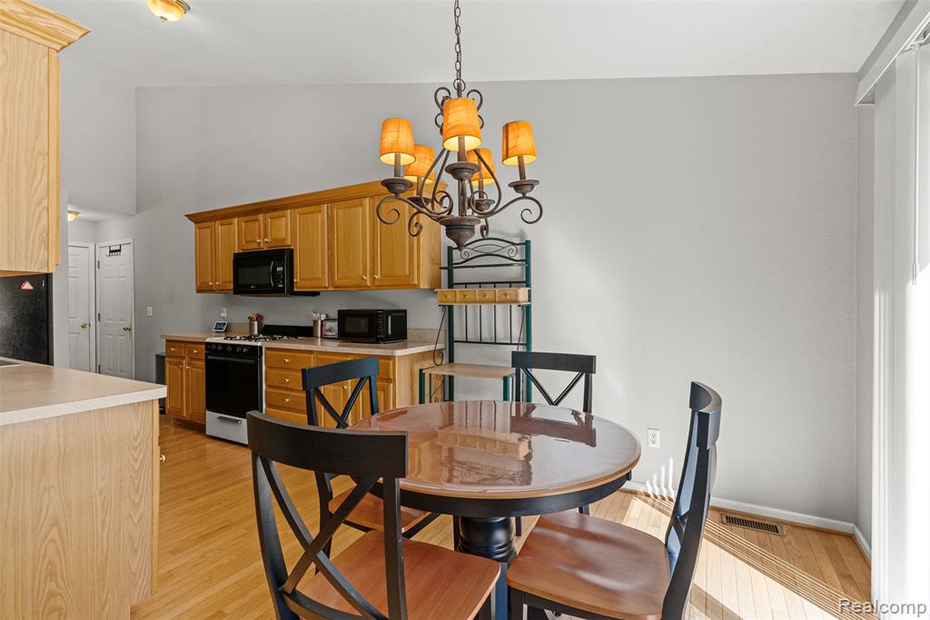 1039 Old Leake Court, 200, Holly, MI 48442 — Photo 11