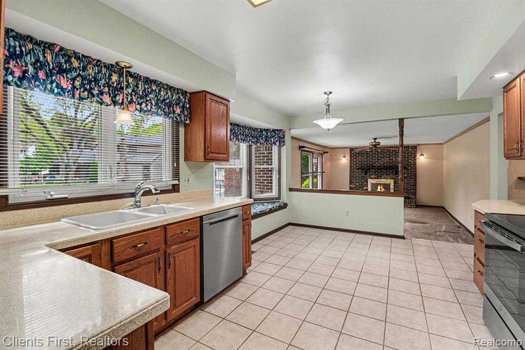 42542 Knollwood Court, Northville, MI 48168 — Photo 10