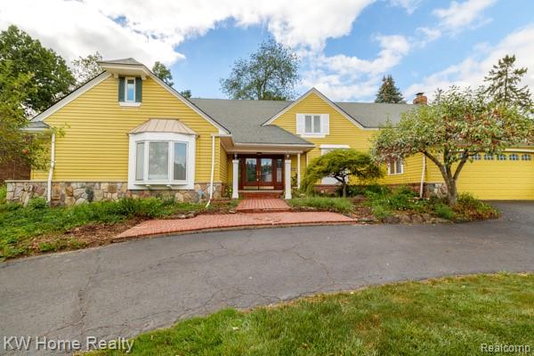 4568 Rolling Ridge Road, West Bloomfield, MI 48323 — front exterior