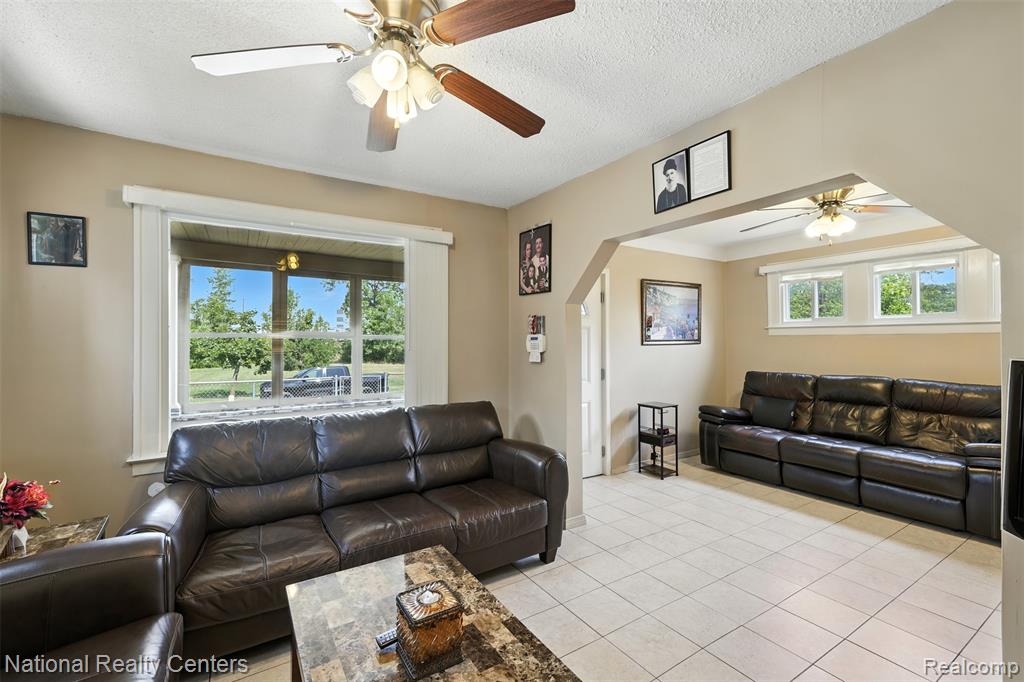 1041 Adeline Street, Highland Park, MI 48203 — Photo 9