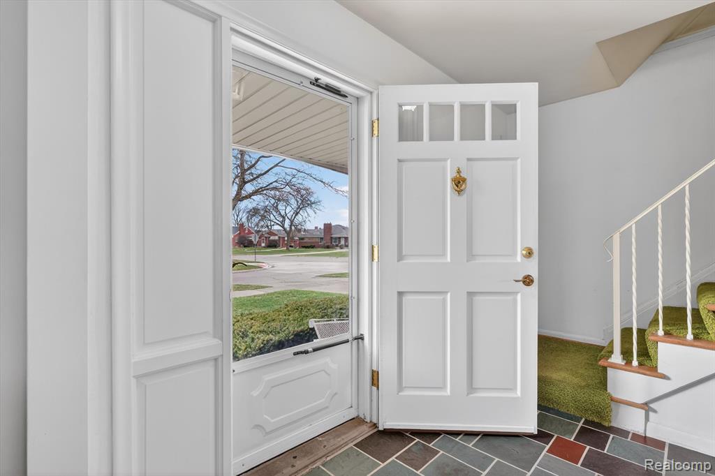 21520 Goethe Ave, Grosse Pointe Woods, MI 48236 — Photo 4