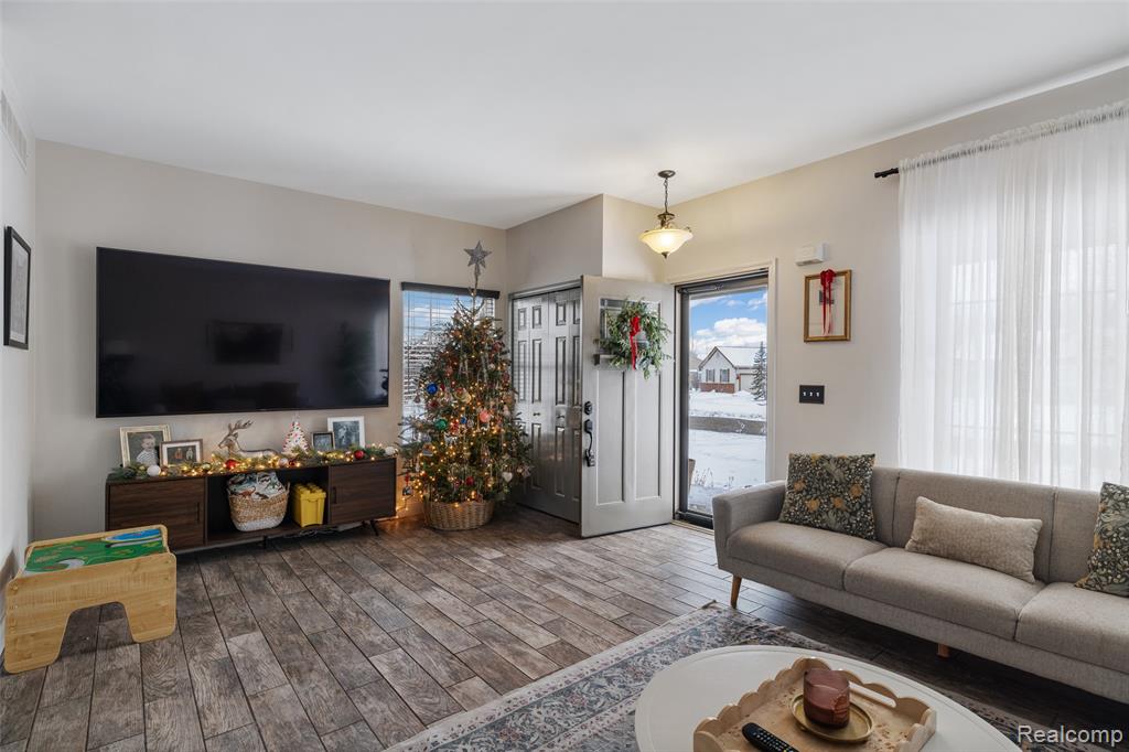 52400 Huntley Avenue, New Baltimore, MI 48047 — Photo 9