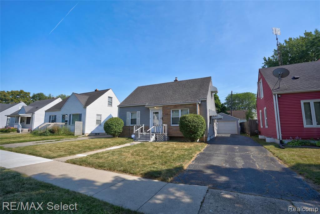 631 Alvord Avenue, Flint, MI 48507 — Photo 2
