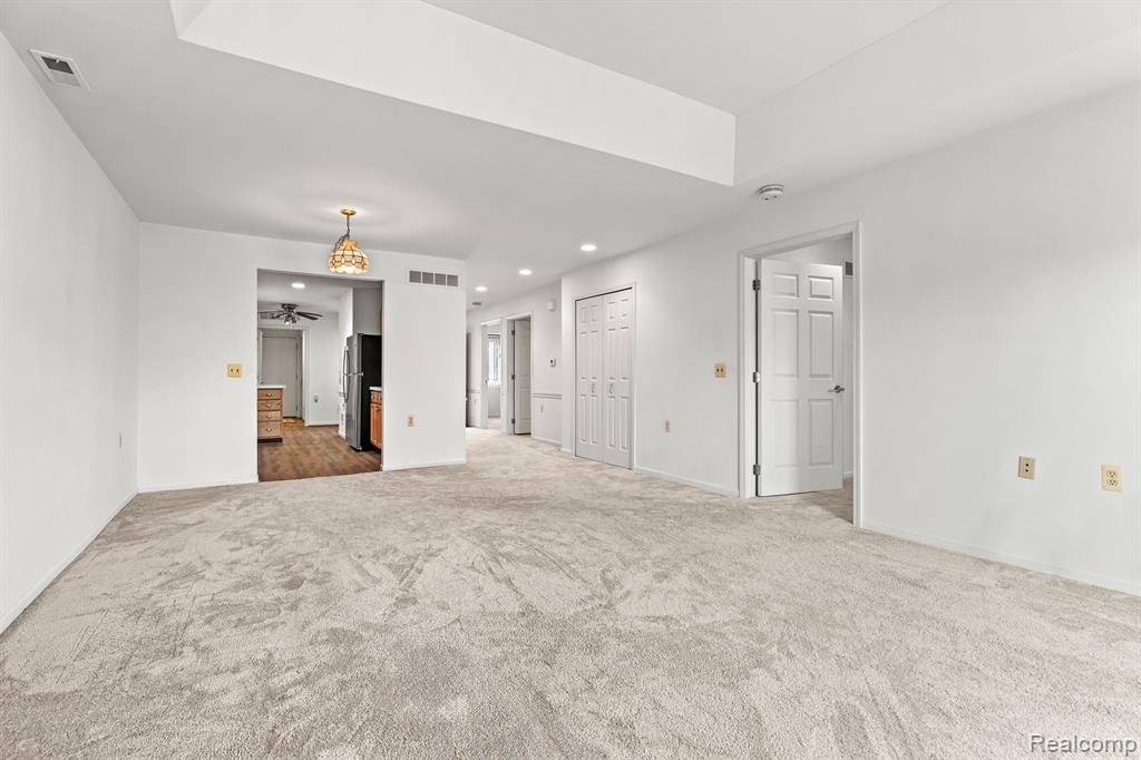 21370 MULBERRY Court, 57, Farmington Hills, MI 48336 — Photo 11