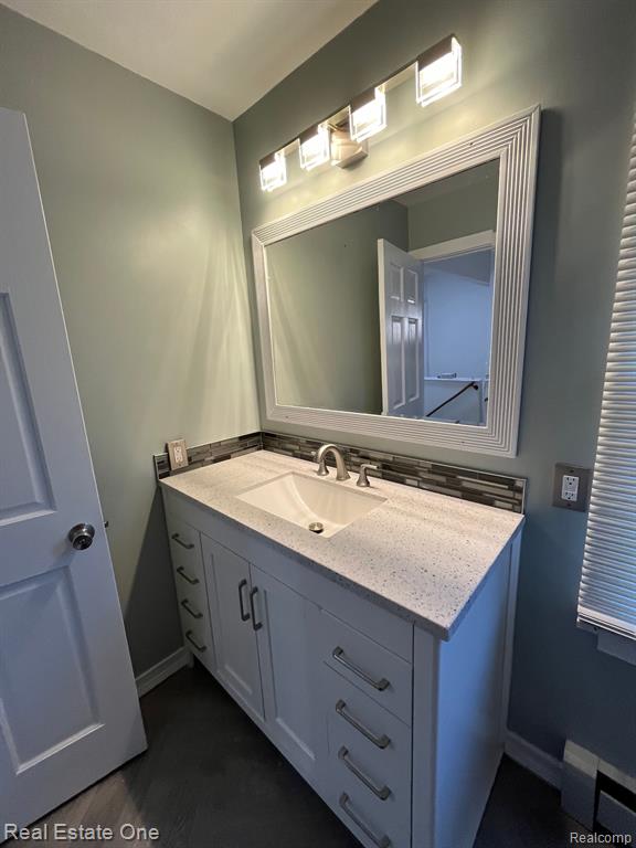 660 SAINT JOHNS Street, Wyandotte, MI 48192 — Photo 21