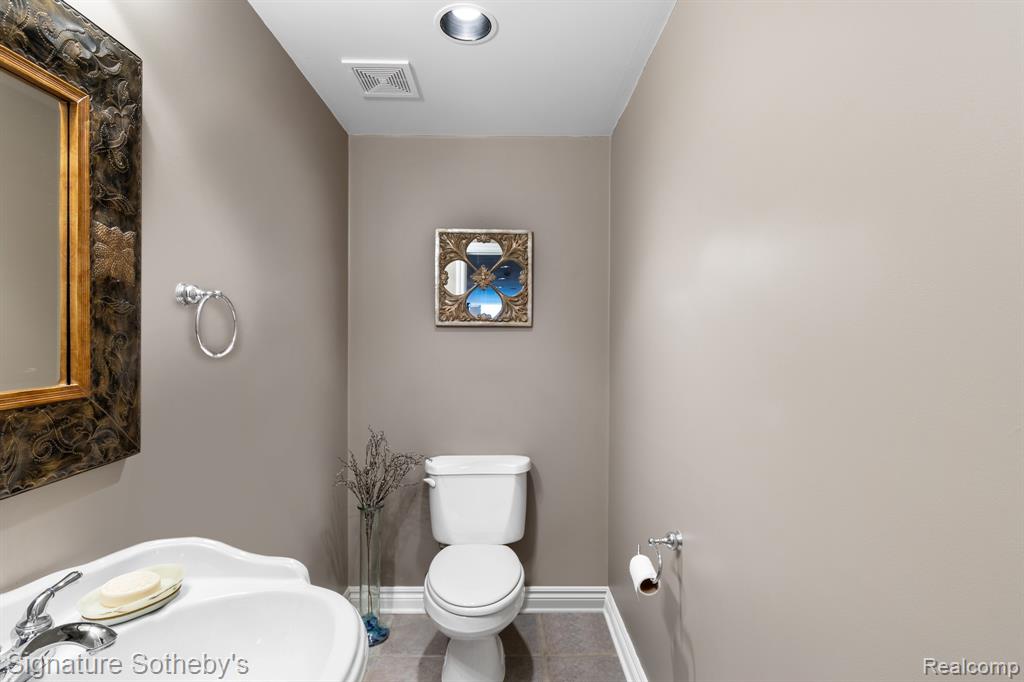 615 APPOLINE Court, Rochester, MI 48307 — Photo 22