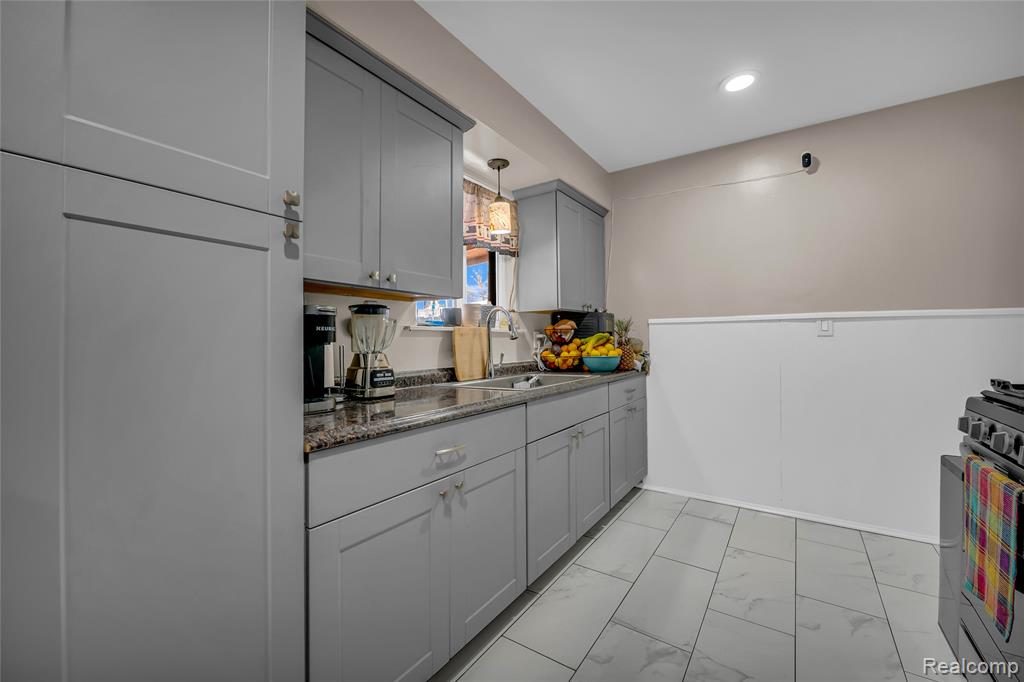 245 N Walnut Street, Mount Clemens, MI 48043 — Photo 10