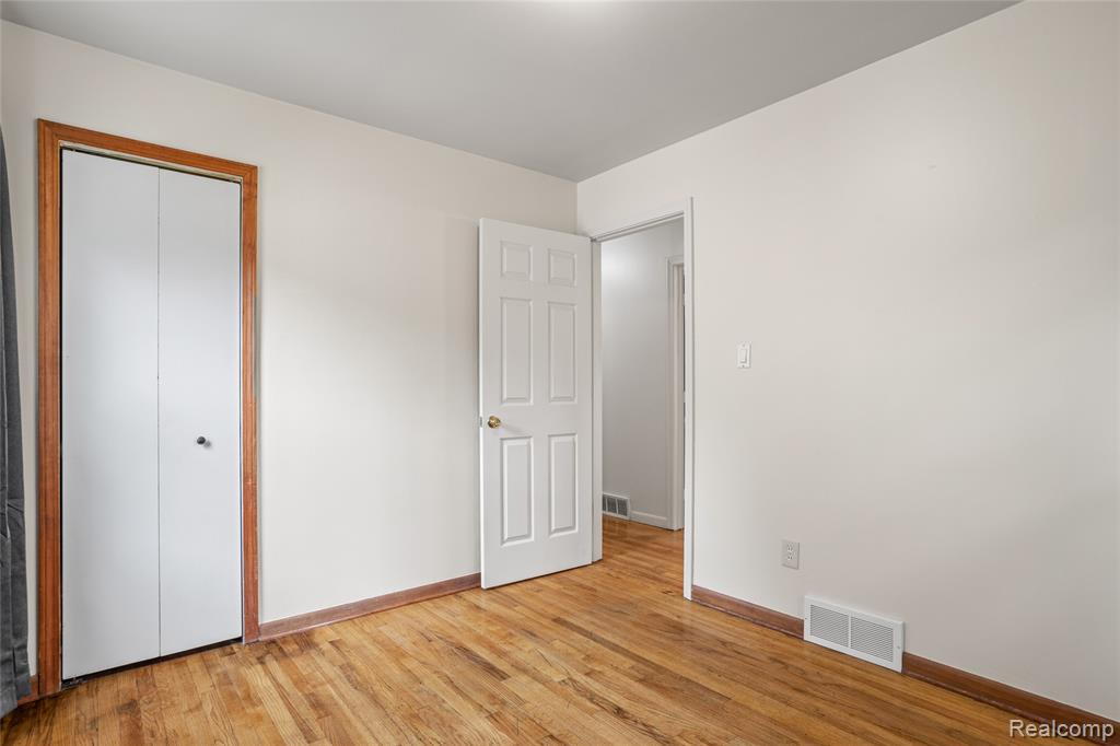 5427 NEWBERRY Street, Wayne, MI 48184 — Photo 13