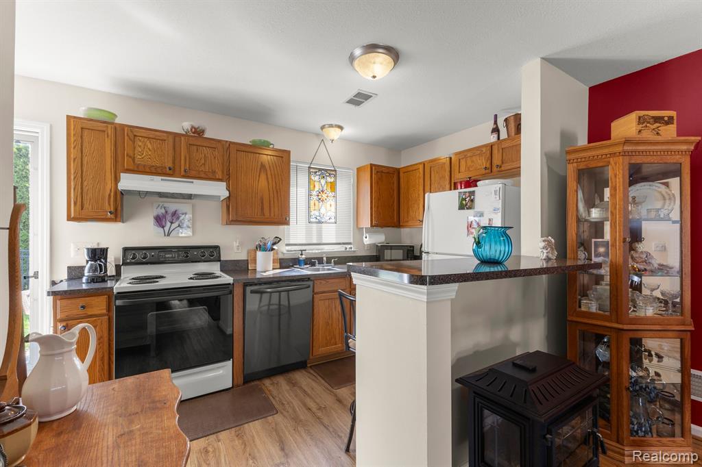 23272 STOFLET Lane, Trenton, MI 48183 — Photo 18