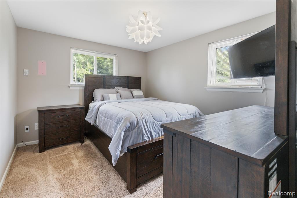 18230 RAINBOW Drive, Lathrup Village, MI 48076 — Photo 19