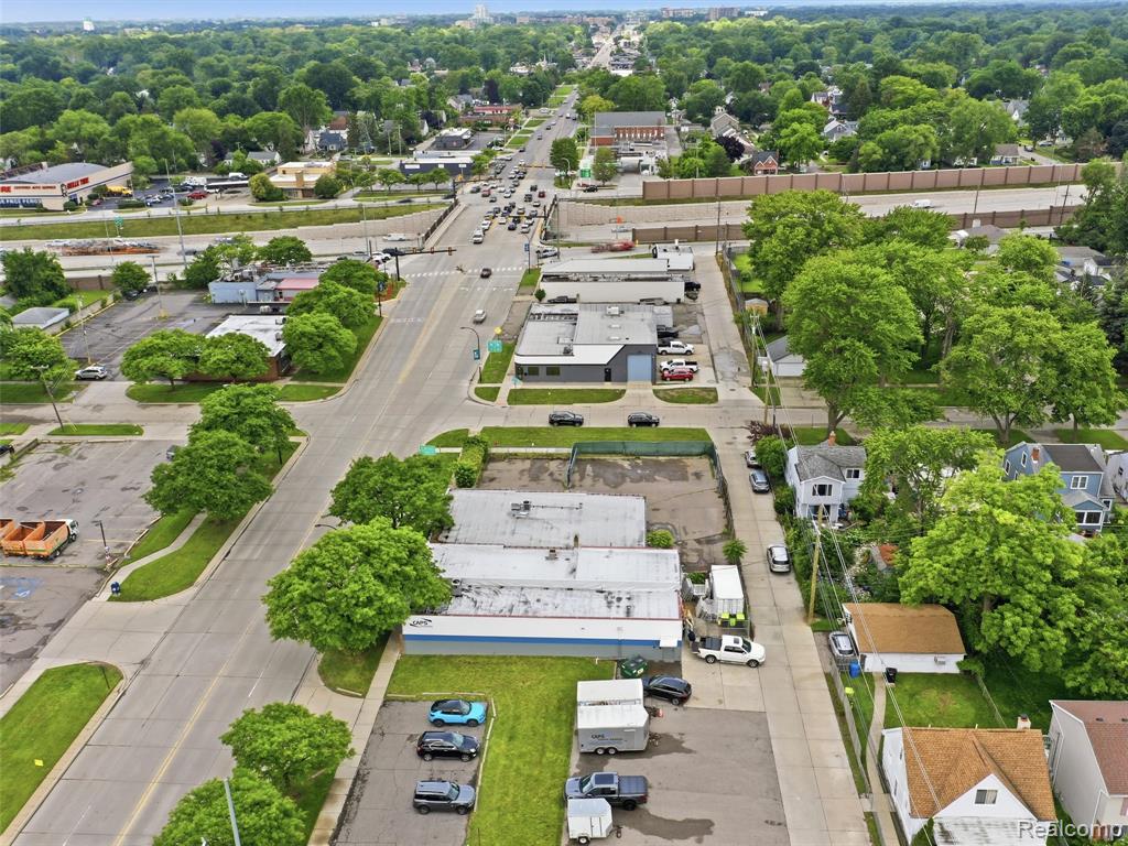 832 W 11 Mile Road, Madison Heights, MI 48071 — Photo 8