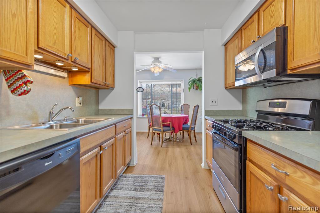 4952 Coventry Road, 315, Royal Oak, MI 48073 — Photo 10