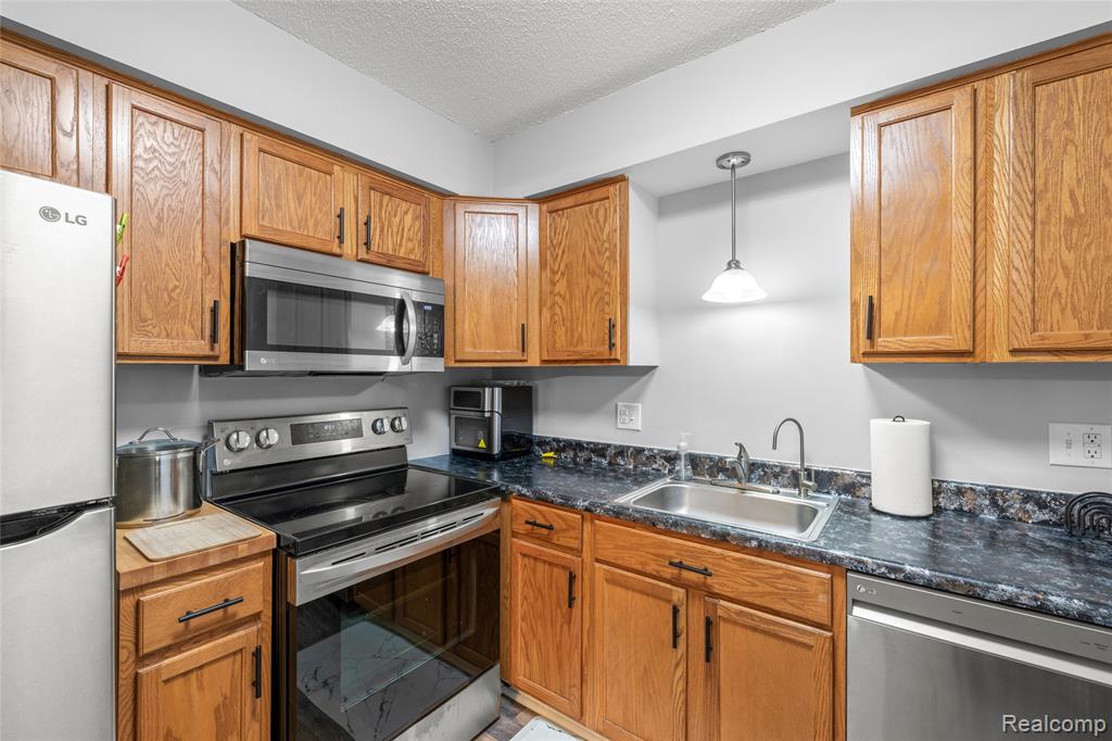 35916 Ann Arbor Trail, Livonia, MI 48150 — Photo 8