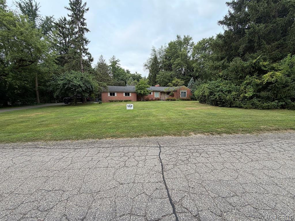 3520 Rayburn Road, Bloomfield Hills, MI 48304