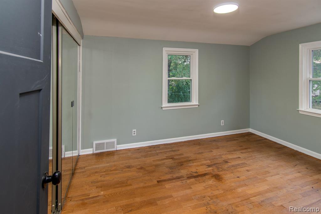 929 IOLA, Flushing, MI 48433 — Photo 15