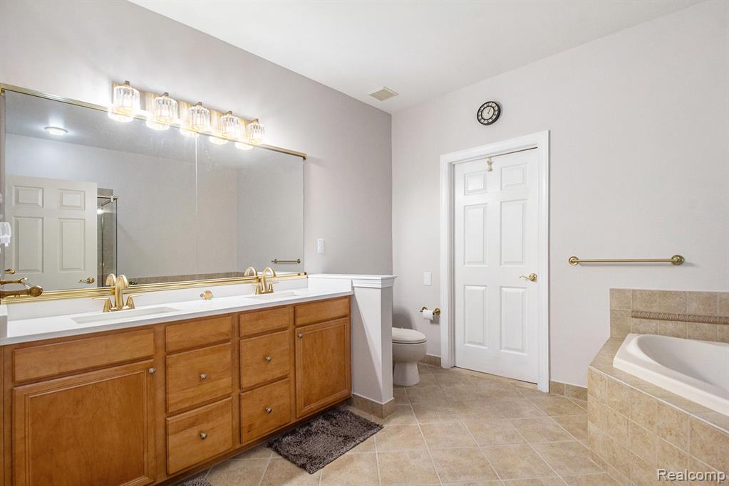 49674 Timber Trail, Novi, MI — Photo 13