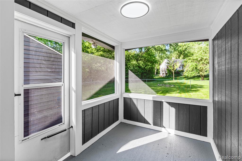 1460 W Silverbell Road, Lake Orion, MI — Photo 45