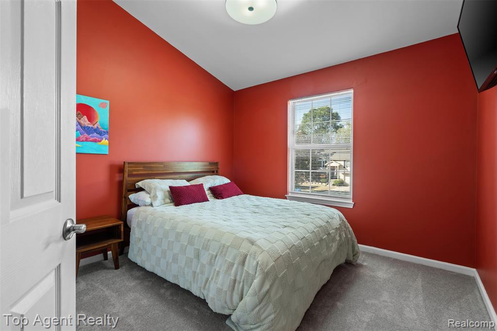 5675 Millpointe Drive, Waterford, MI 48327 — Photo 17