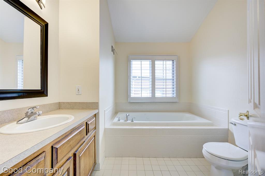 54683 Four Seasons Drive, Shelby Twp, MI 48316 — Photo 37