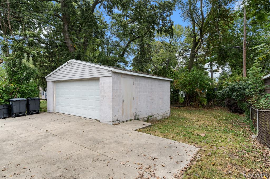 8938 Hugh Street, Livonia, MI 48150 — Photo 23
