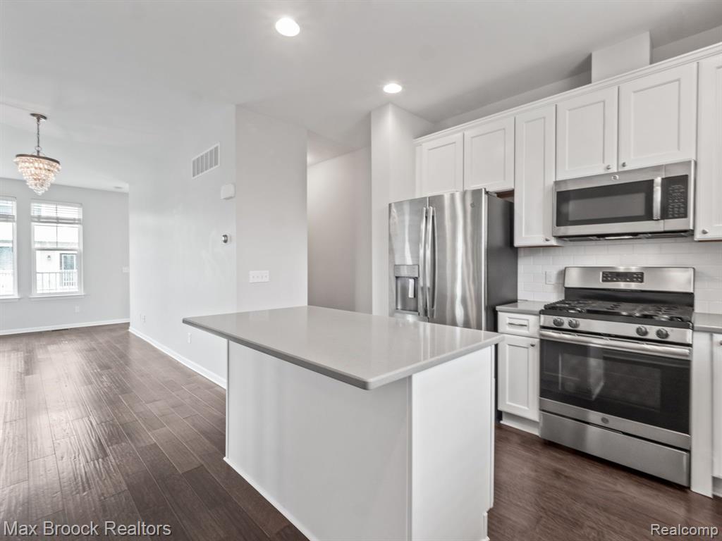 3154 Johanna Ware W, Wixom, MI 48393 — Photo 5