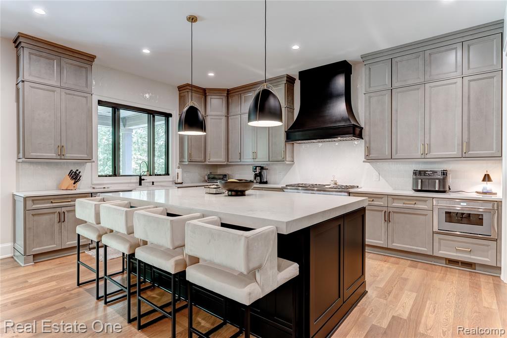 3370 Bloomcrest Drive, Bloomfield Hills, MI, 48304