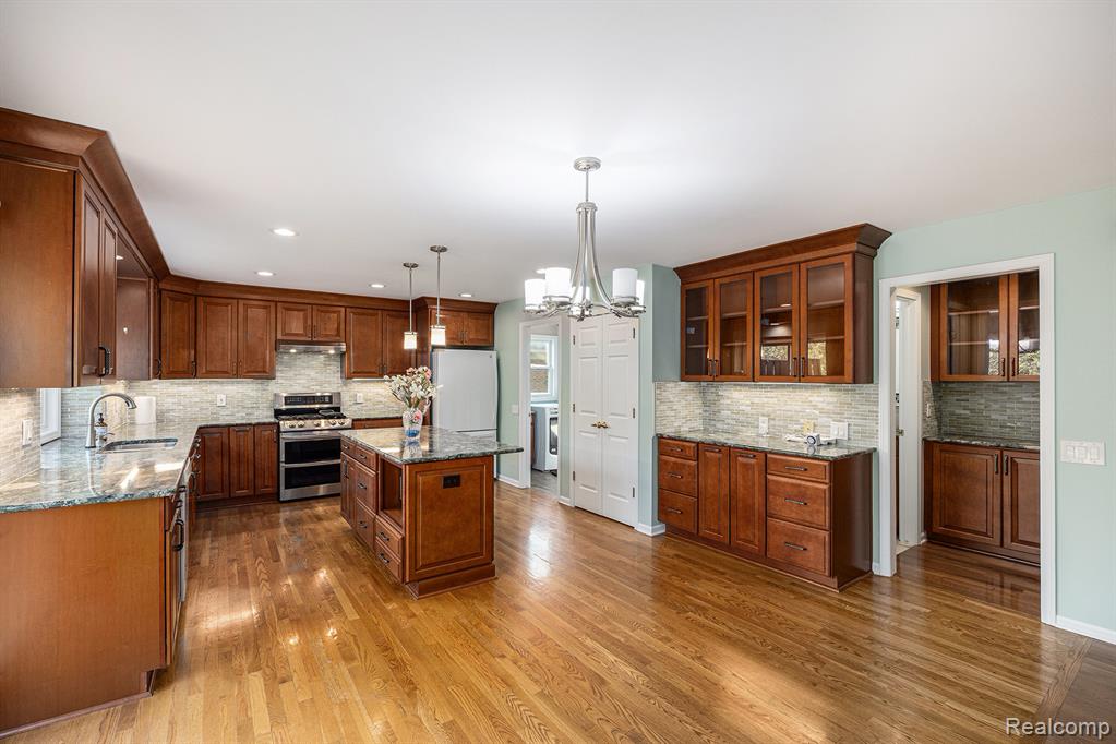 5686 Cherry Lane, West Bloomfield, MI 48324 — Photo 9