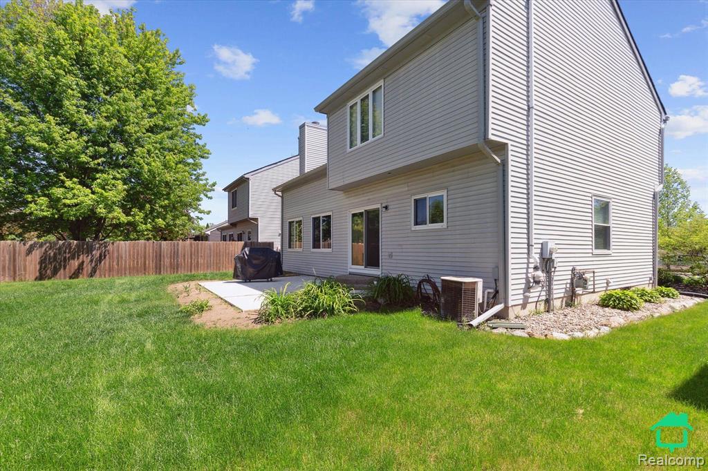 7458 Knollwood Drive, Ypsilanti, MI 48197 — Photo 28