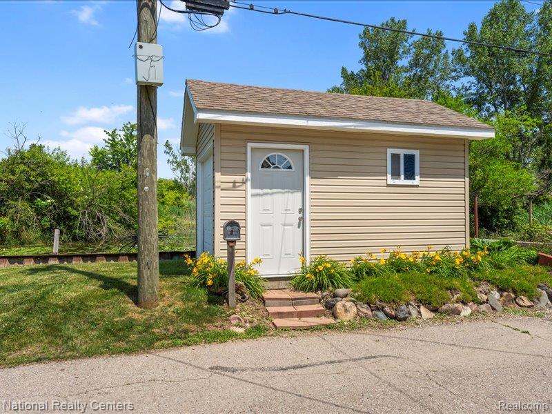 7888 Lakeshore Drive, Newport, MI 48166 — Photo 37
