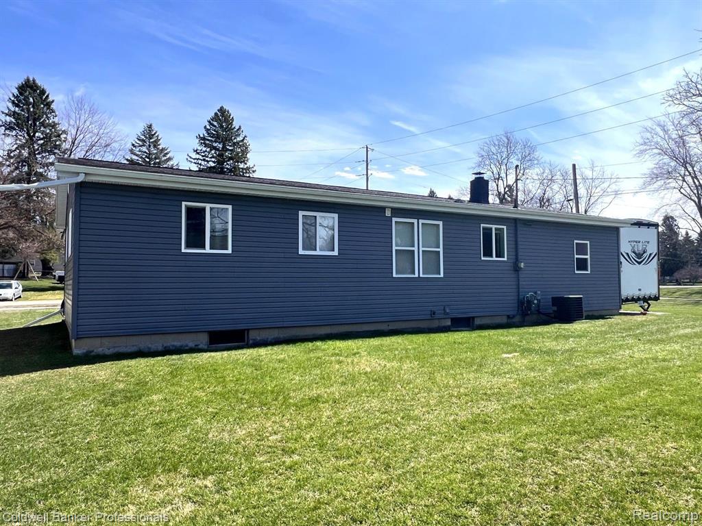 631 Madison Street N, Perry, MI 48872 — Photo 16