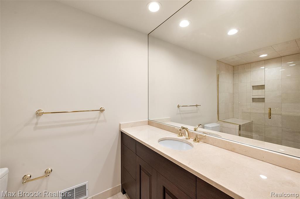 5348 Sunnycrest Drive, West Bloomfield, MI 48323 — Photo 30