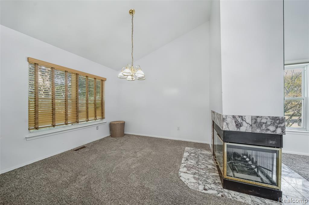 870 Huntclub Boulevard, Auburn Hills, MI 48326 — Photo 8