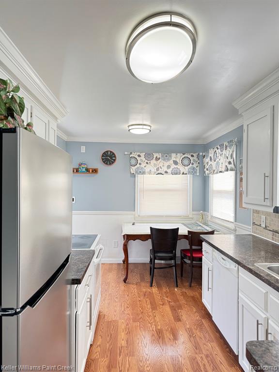 8356 ARNOLD Street, Dearborn Heights, MI 48127 — Photo 11