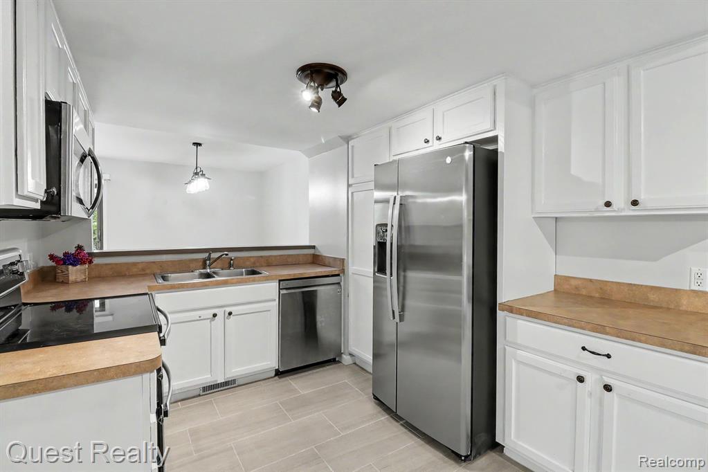 5673 Drake Hollow W Drive W, West Bloomfield, MI — Photo 9