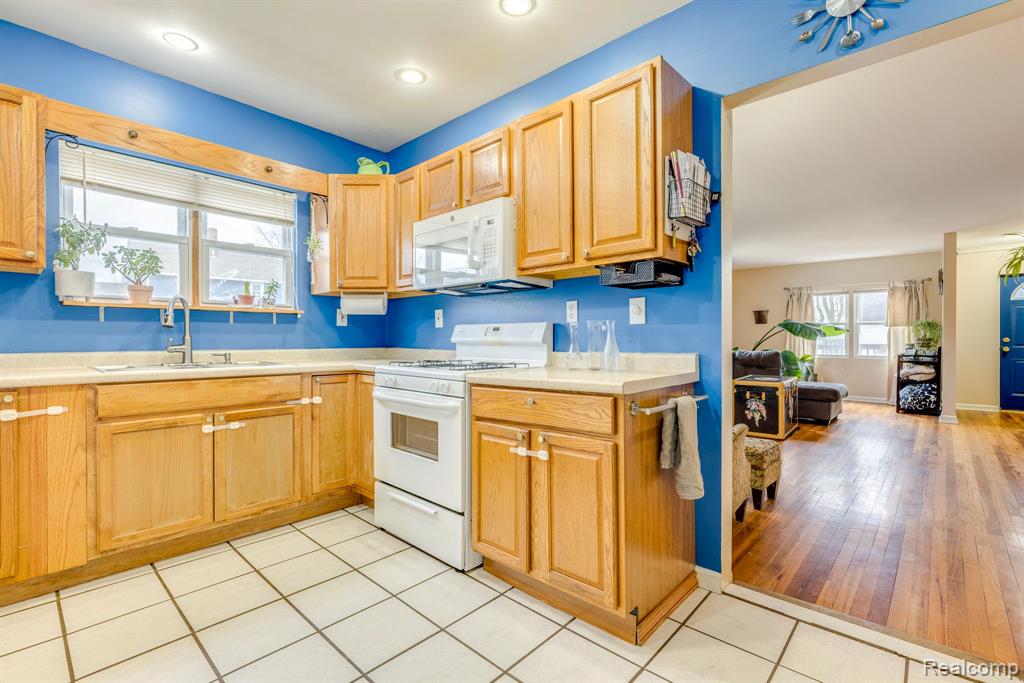 901 GARFIELD Street, Port Huron, MI 48060 — Photo 17
